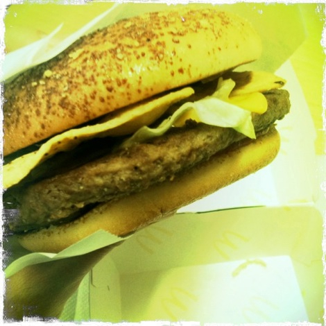 いや〜ん、もう〜、マイアミバーガーおいしい〜！