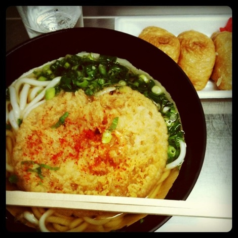 駅の立ち食いうどん屋さん